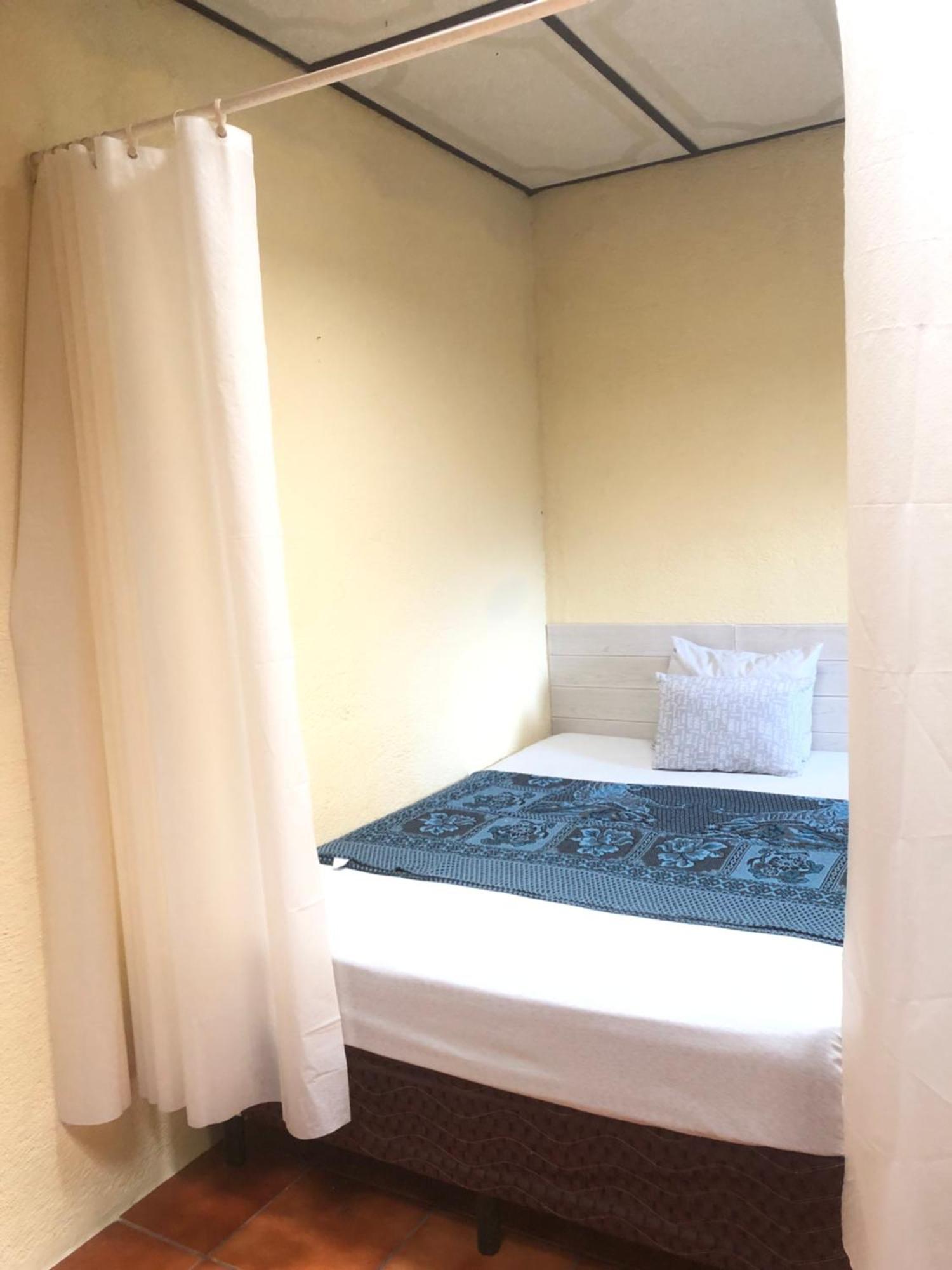 Hospedaje Basico El Jaguar Hotell Antigua Exteriör bild