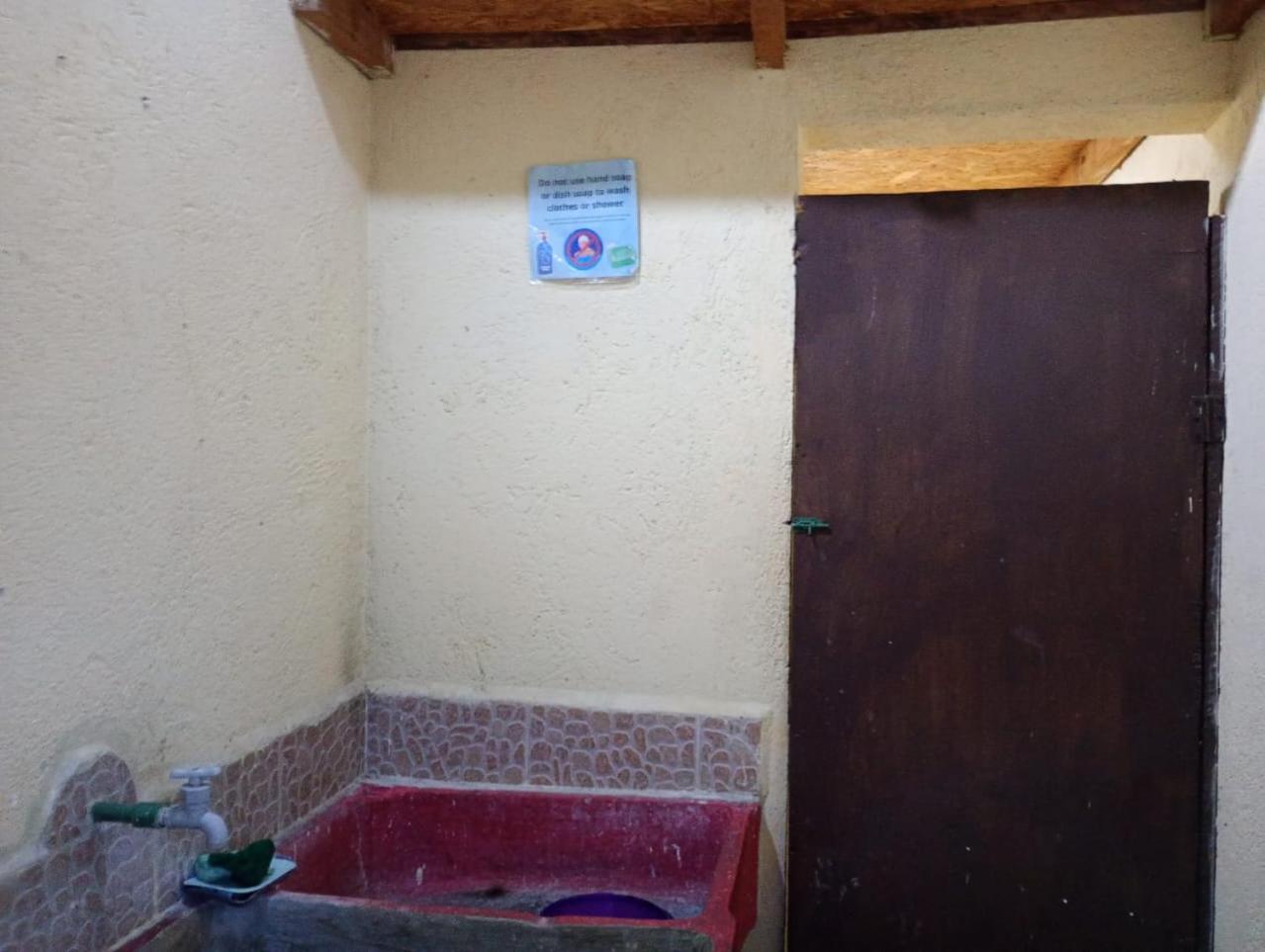 Hospedaje Basico El Jaguar Hotell Antigua Exteriör bild
