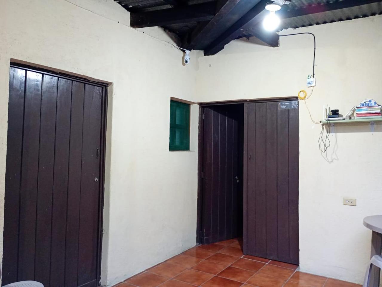 Hospedaje Basico El Jaguar Hotell Antigua Exteriör bild