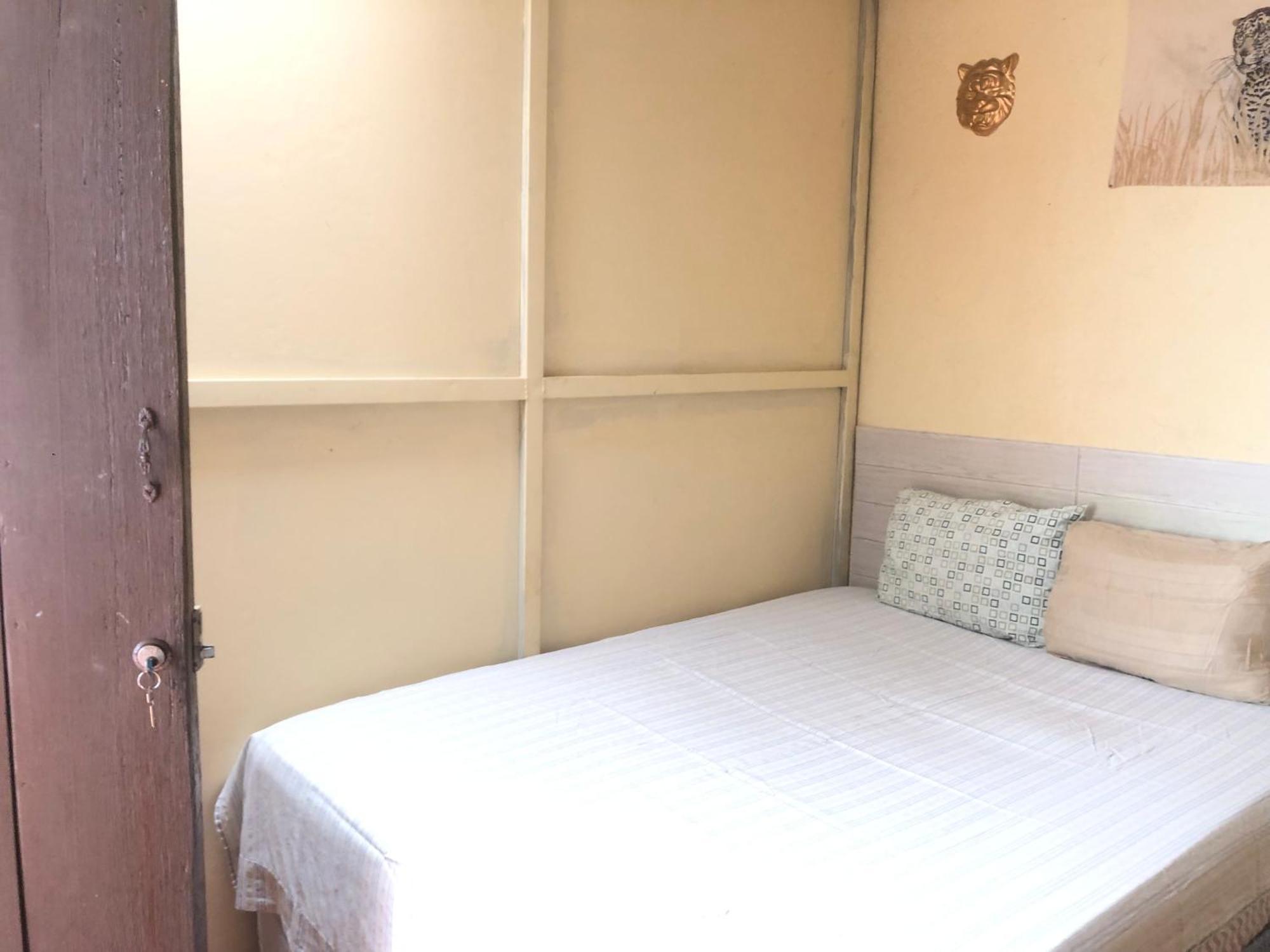 Hospedaje Basico El Jaguar Hotell Antigua Exteriör bild