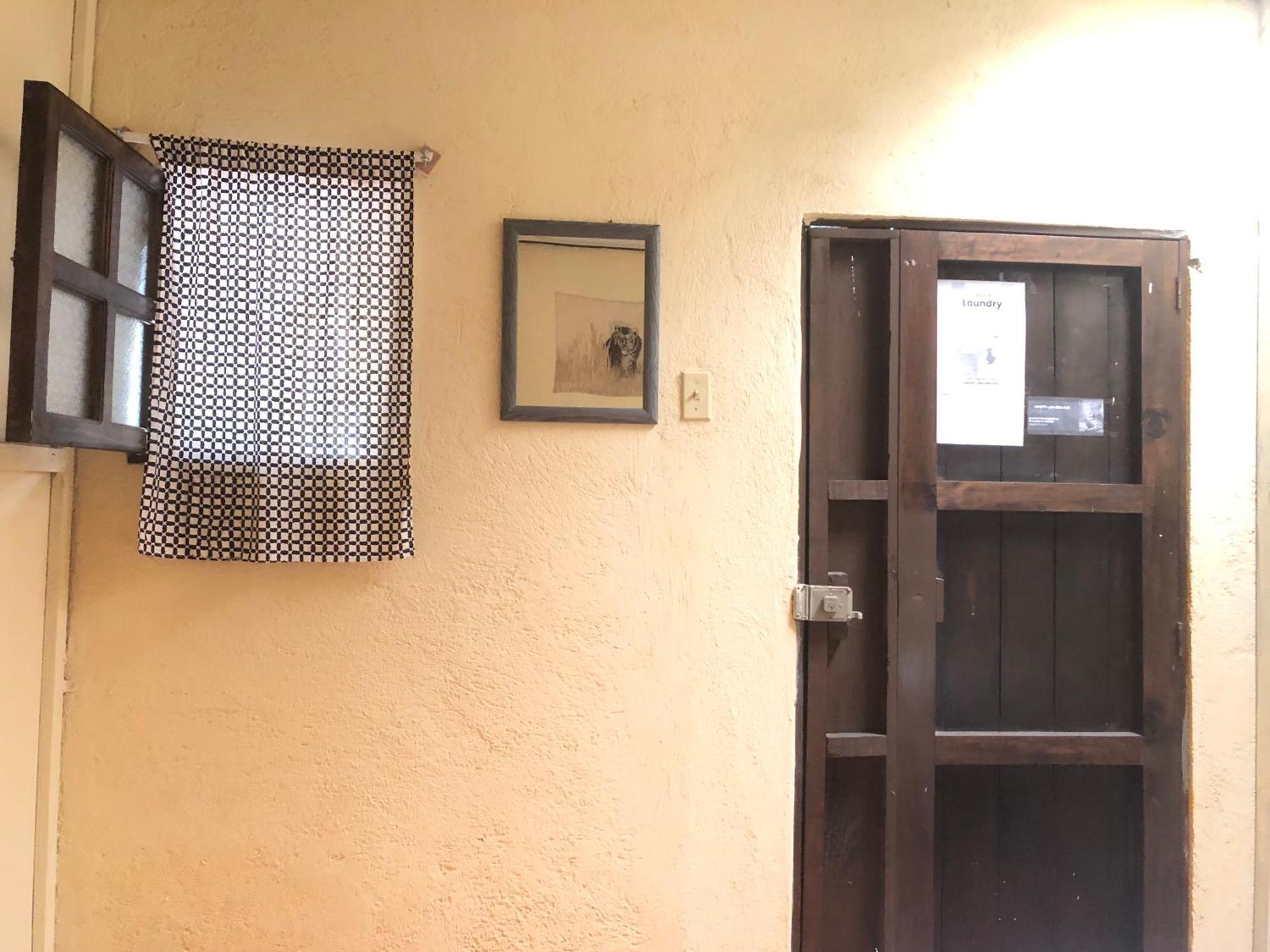 Hospedaje Basico El Jaguar Hotell Antigua Exteriör bild